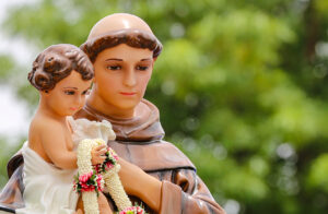 Confira 5 simpatias para Santo Antônio