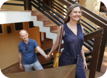 Imagem de hóspede em uma das experiências do Aguativa Golf Resort para melhor idade.