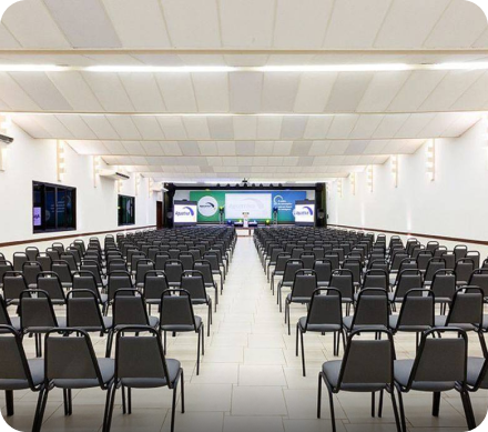 Imagem de uma das salas para eventos do Aguativa Golf Resort.