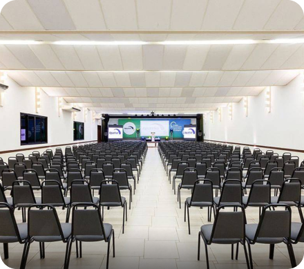 Imagem de uma das salas para eventos do Aguativa Golf Resort.