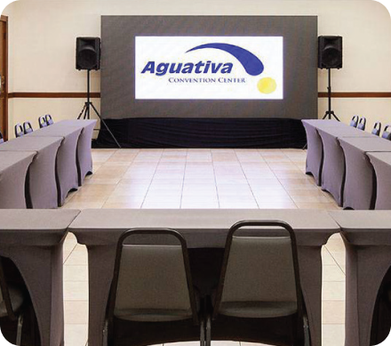 Imagem de uma das salas para eventos do Aguativa Golf Resort.