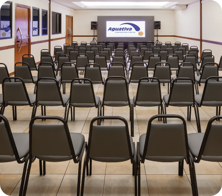 Imagem de uma das salas para eventos do Aguativa Golf Resort.