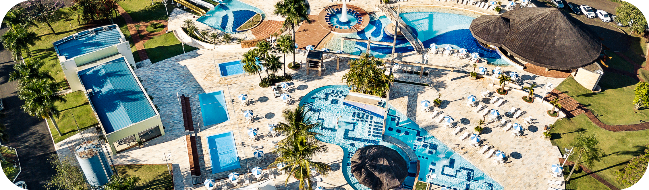 Imagem aérea do complexo aquático, parte da infraestrutura do Aguativa Golf Resort.